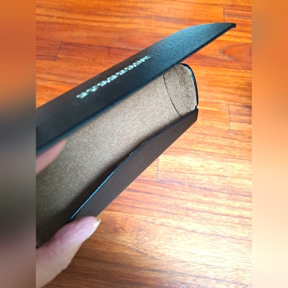 Burberry Black Glasses Hard Case with Textured Finish Magnetic Closure - Picture 2 of 10